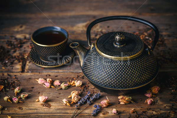 Hierro fundido tetera naturaleza muerta tradicional Asia té de hierbas Foto stock © grafvision