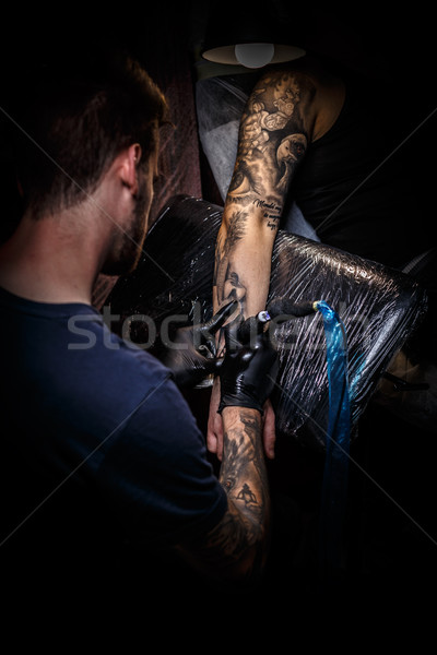 Mester tetoválás fekete festék ügyfelek kéz Stock fotó © grafvision