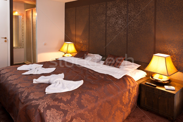 Camera de hotel interior modern confortabil acasă cameră Imagine de stoc © grafvision
