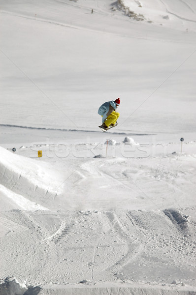 Foto stock: Saltar · alto · montanas · nieve · snowboard