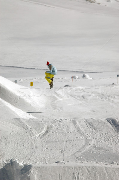 Stockfoto: Springen · hoog · bergen · sneeuw · snowboarden
