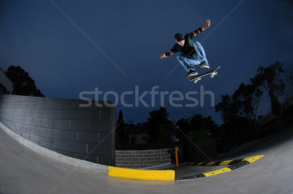 Genç kaykaycı atlama spor atlamak Stok fotoğraf © gravityimaging