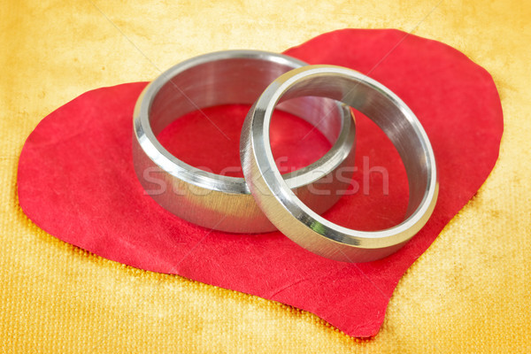 Foto stock: Anillos · de · boda · papel · corazón · rojo · amor · belleza