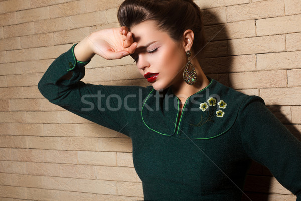 Foto stock: Aristocrático · cabelo · castanho · triste · mulher · verde · vestir