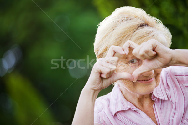 Pozitivitás boldog vicces idős nő mutat Stock fotó © gromovataya