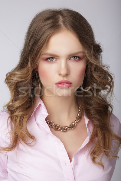 Stijlvol vrouw roze blouse licht gezicht Stockfoto © gromovataya