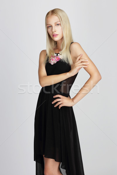 Wyrafinowany pani czarny jedwabisty suknia wieczorowa stwarzające Zdjęcia stock © gromovataya