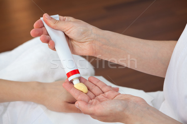 Stock fotó: Kéz · kezelés · terapeuta · jelentkezik · krém · nők