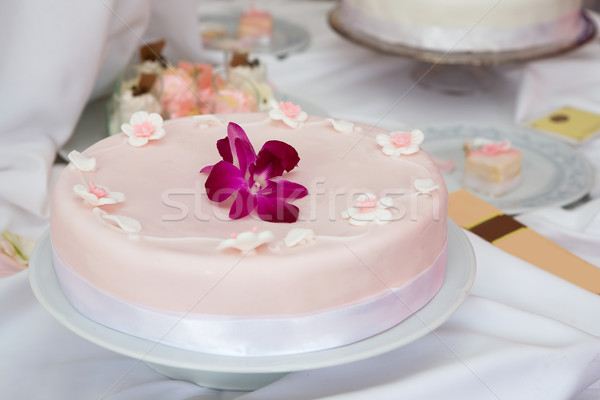 Pastel de bodas rosa formación de hielo decorado orquídeas flor Foto stock © gsermek