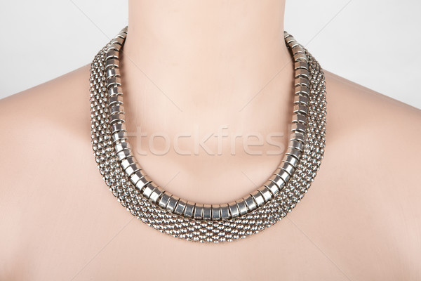 Hermosa plata collar maniquí moda metal Foto stock © gsermek