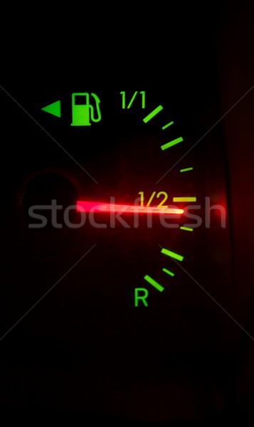 Stockfoto: Brandstof · tonen · half · auto · achtergrond