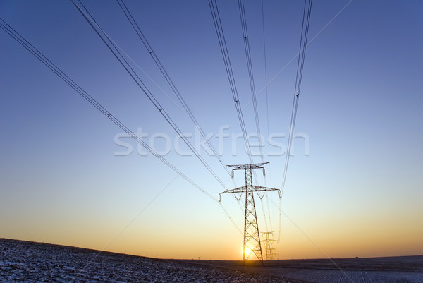 Foto stock: Alta · tensão · construção · sol · pôr · do · sol · tecnologia · inverno