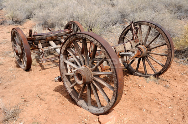 Foto stock: Pioneiro · rodas · moldura · de · madeira · metal · deserto