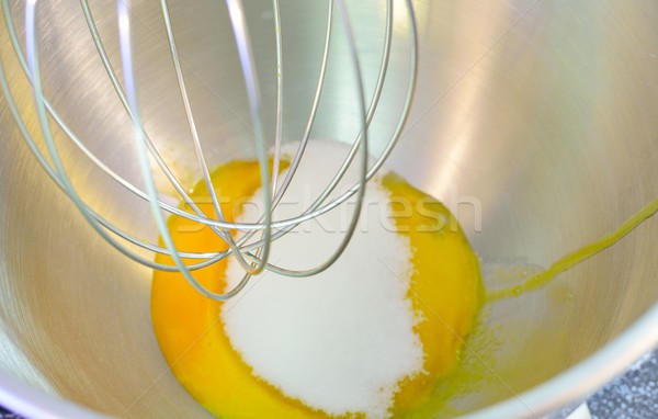 Ou galbenus de ou zahăr bucătărie mixer alimente Imagine de stoc © hamik