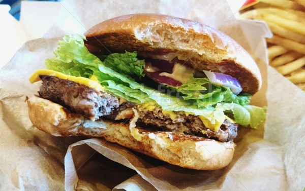 Hamburger brakujący gryźć fast food niezdrowe jedzenie żywności Zdjęcia stock © hamik