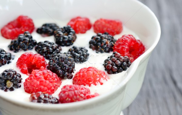 Foto stock: Frutas · yogurt · BlackBerry · frambuesa · blanco · alimentos