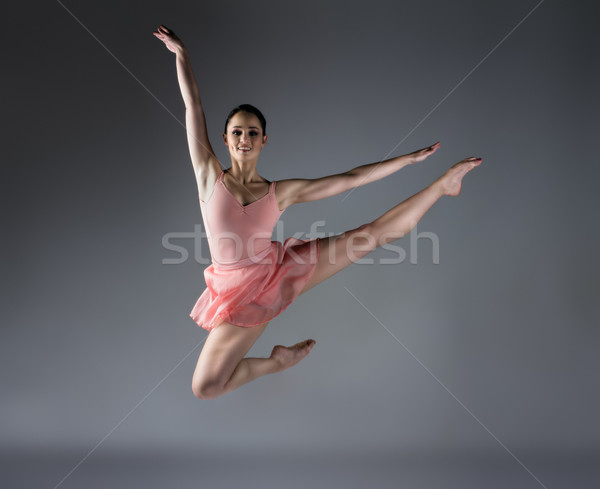 商业照片: 女· 芭蕾舞演员 · 美丽 · 灰色 · 芭蕾舞演员 · 赤脚