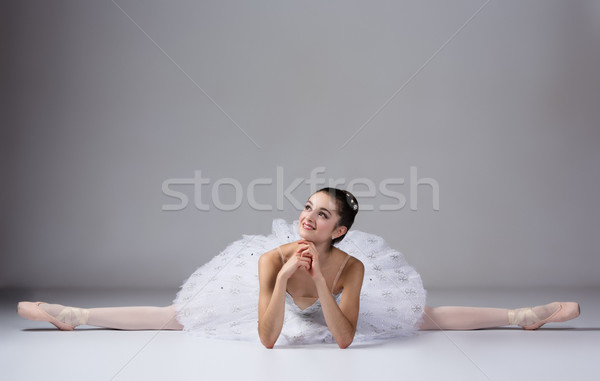Femminile ballerino di danza classica bella grigio ballerina indossare Foto d'archivio © handmademedia