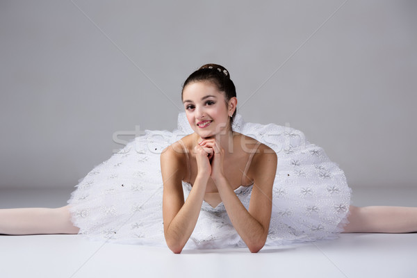 Female ballet dancer Stock photo © handmademedia