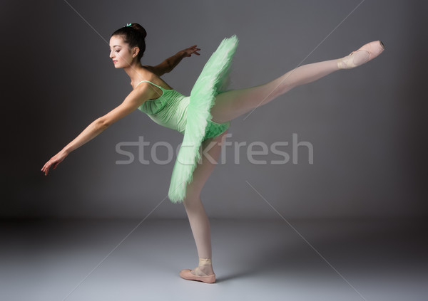 Stockfoto: Vrouwelijke · balletdanser · mooie · grijs · ballerina