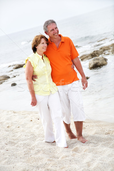 Hermosa maduro Pareja caminando playa mujer Foto stock © hannamonika