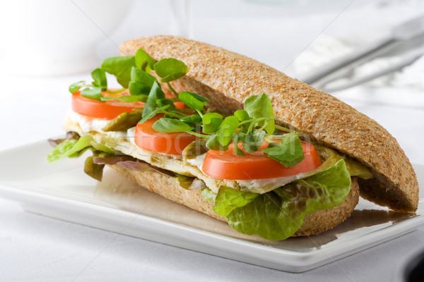Volkoren sandwich tomaat asperges geitenkaas sla Stockfoto © hansgeel