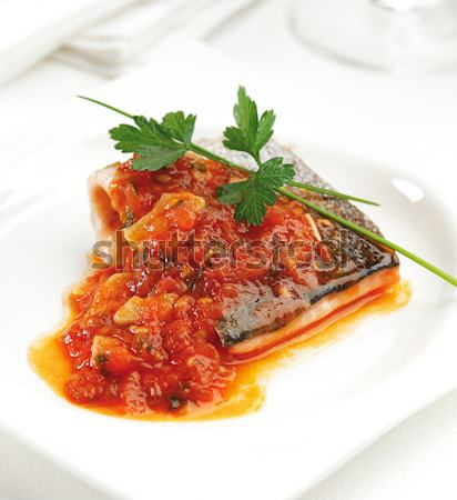 [[stock_photo]]: Truite · filet · sauce · tomate · oignon · ail