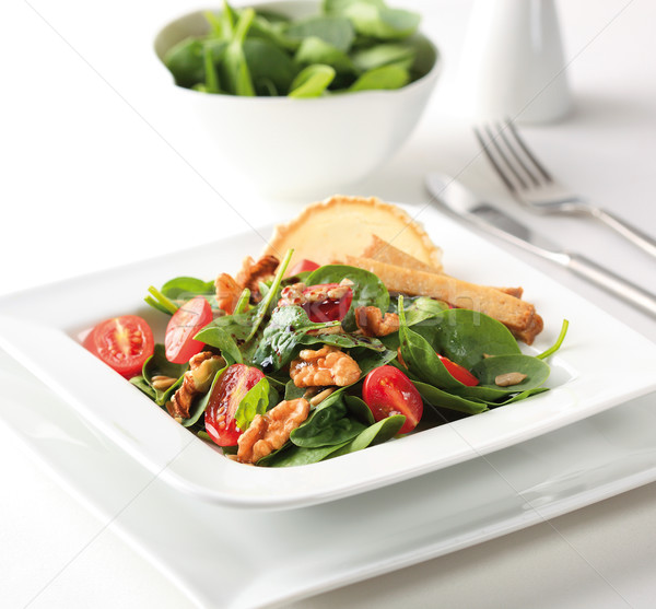 Foto stock: Espinafre · salada · tomates · cereja · queijo · de · cabra · vinagre · balsâmico · saúde