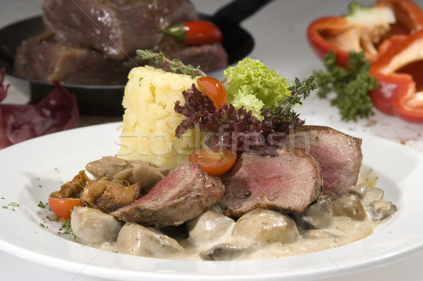 Varkensvlees lendenen champignon saus groene Stockfoto © hanusst