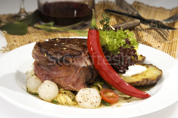 [[stock_photo]]: Beefsteak · grillés · oignon · laitue · alimentaire · vin