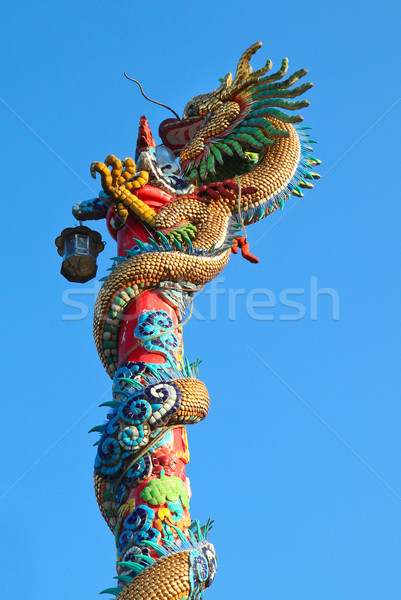 Stock foto: Golden · Drachen · Statue · rot · Säule · blauer · Himmel