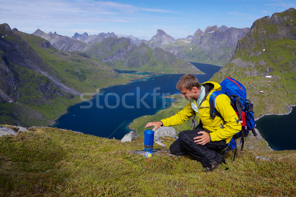 Stockfoto: Alpinisme · jonge · actief · man · rugzak · wandelen