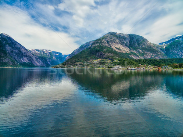 Scenic norvegian mare munţi apă Imagine de stoc © Harlekino