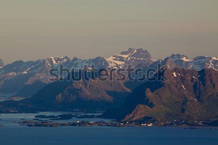 Festői hegy terjedelem Norvégia szigetek éjfél Stock fotó © Harlekino