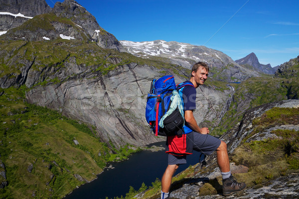 Stockfoto: Noorwegen · jonge · actief · man · rugzak · wandelen