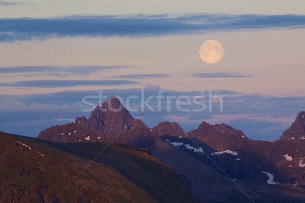 Hold fölött telihold emelkedő festői hegy Stock fotó © Harlekino