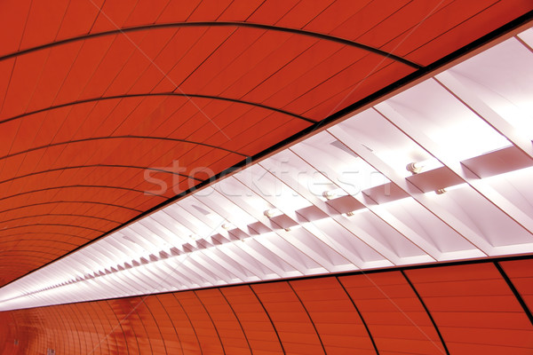 Foto stock: Luzes · teto · brilhante · néon · subterrâneo · estação