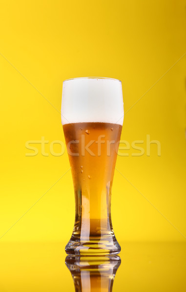 Vidrio cerveza brillante amarillo luz Foto stock © hiddenhallow