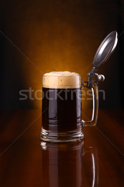 Mok donkere bier glas bubbels reflectie Stockfoto © hiddenhallow