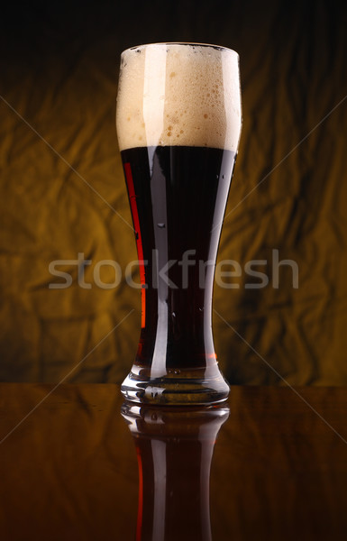 Glas donkere bier lang Geel Stockfoto © hiddenhallow