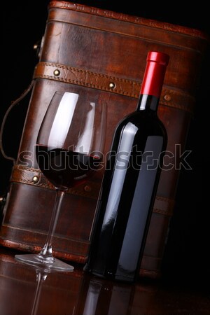 Botella vino tinto vidrio cuadro madera Foto stock © hiddenhallow