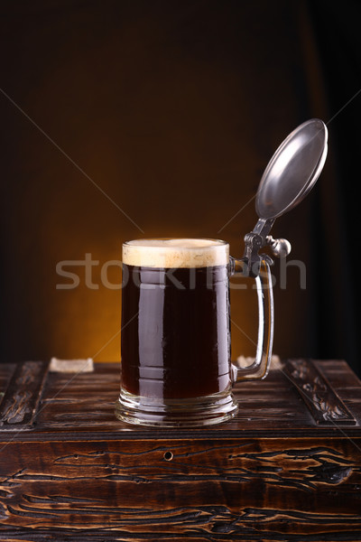 Mok donkere bier borst permanente houten Stockfoto © hiddenhallow