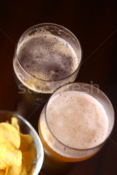 Vidrio cerveza beber primer plano patatas Foto stock © hiddenhallow