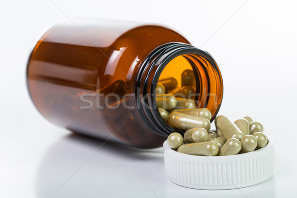 Hapları ilaç konteyner yalıtılmış beyaz arka plan Stok fotoğraf © hin255