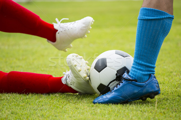 Footballeur balle attaquer équipe herbe sport Photo stock © hin255
