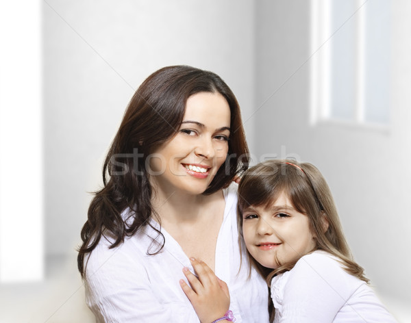 Gyereknevelés portré boldog anya mosolyog lánygyermek Stock fotó © hitdelight