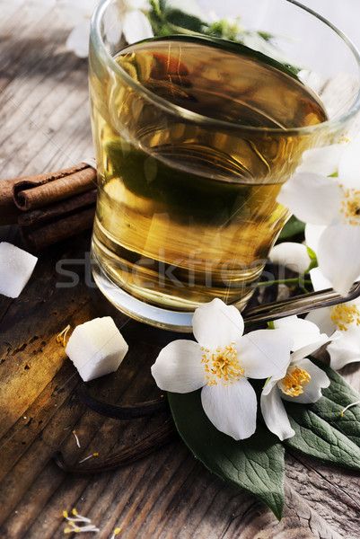ストックフォト: 茶碗 · 茶 · 木製のテーブル · 花 · 背景 · 緑