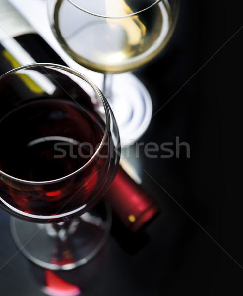 Sticlă de vin roşu vin alb negru alimente vin Imagine de stoc © hitdelight