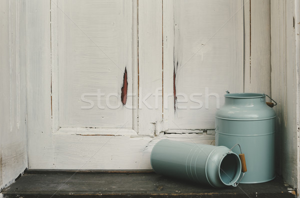 Vintage melk Blauw rustiek deur hout Stockfoto © hitdelight