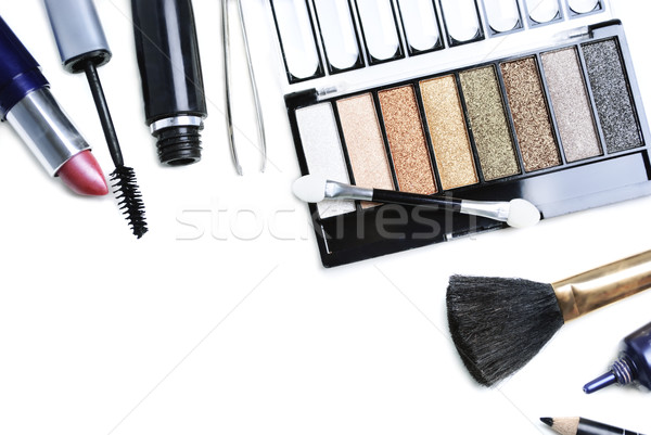Se completează până cosmetică izolat alb faţă Imagine de stoc © hitdelight